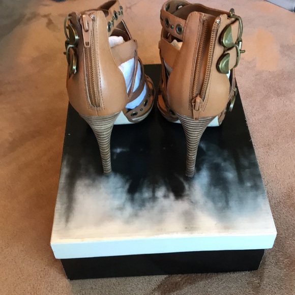 Dolce Vita Natural Leather Sandals. Size 9 - Picture 5 of 6